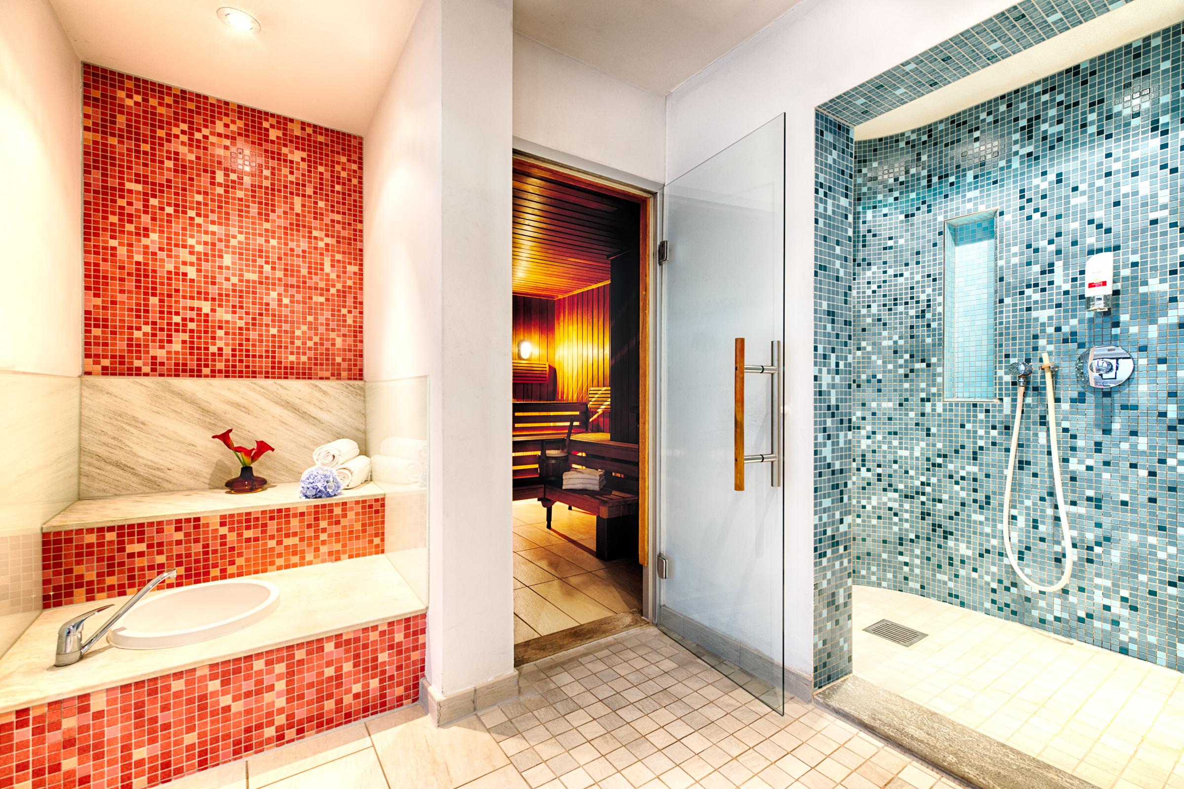 Leonardo Hotel&Residenz Muenchen Exterior foto Bathroom with shower and bathtub