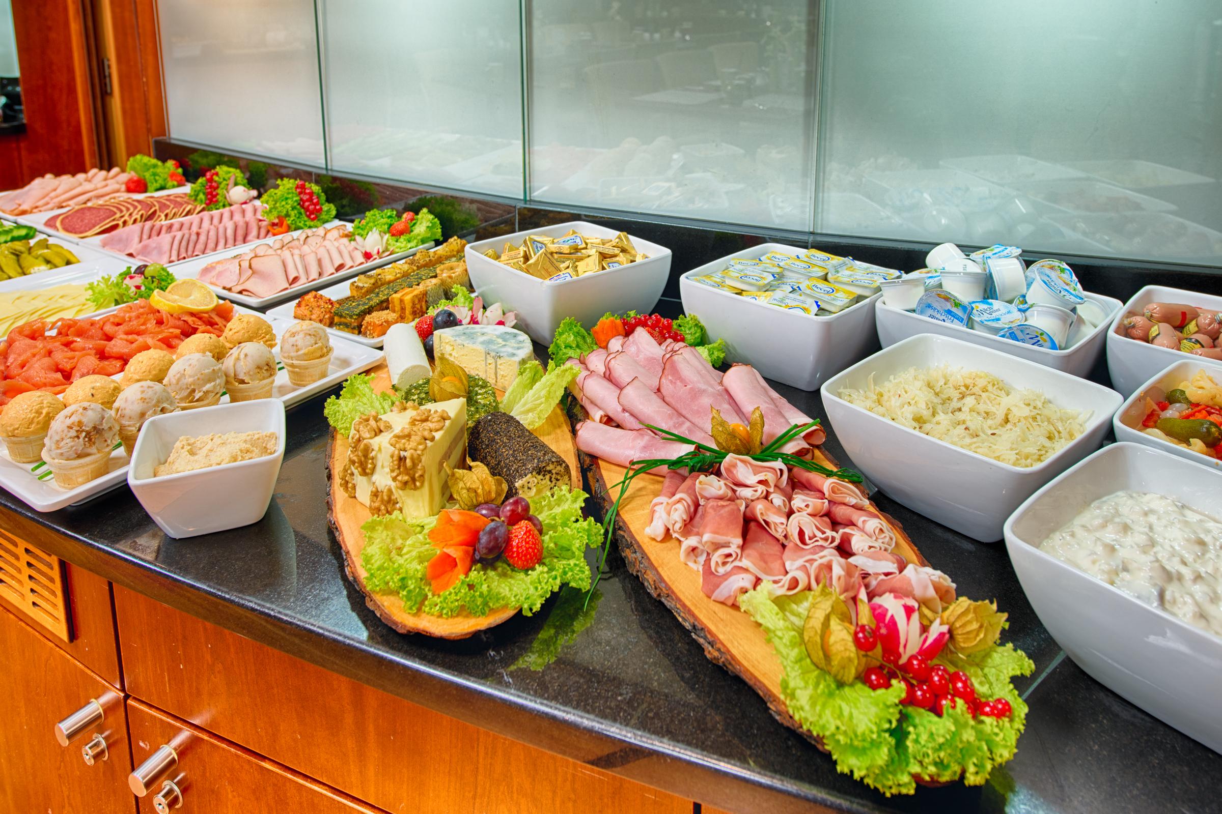 Leonardo Hotel&Residenz Muenchen Exterior foto Breakfast buffet