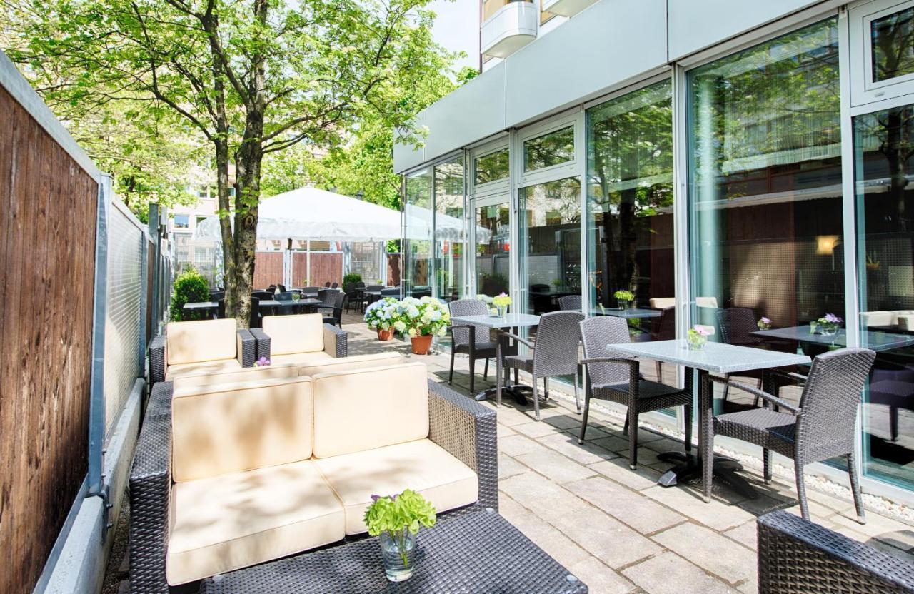 Leonardo Hotel&Residenz Muenchen Exterior foto Terrace of a hotel