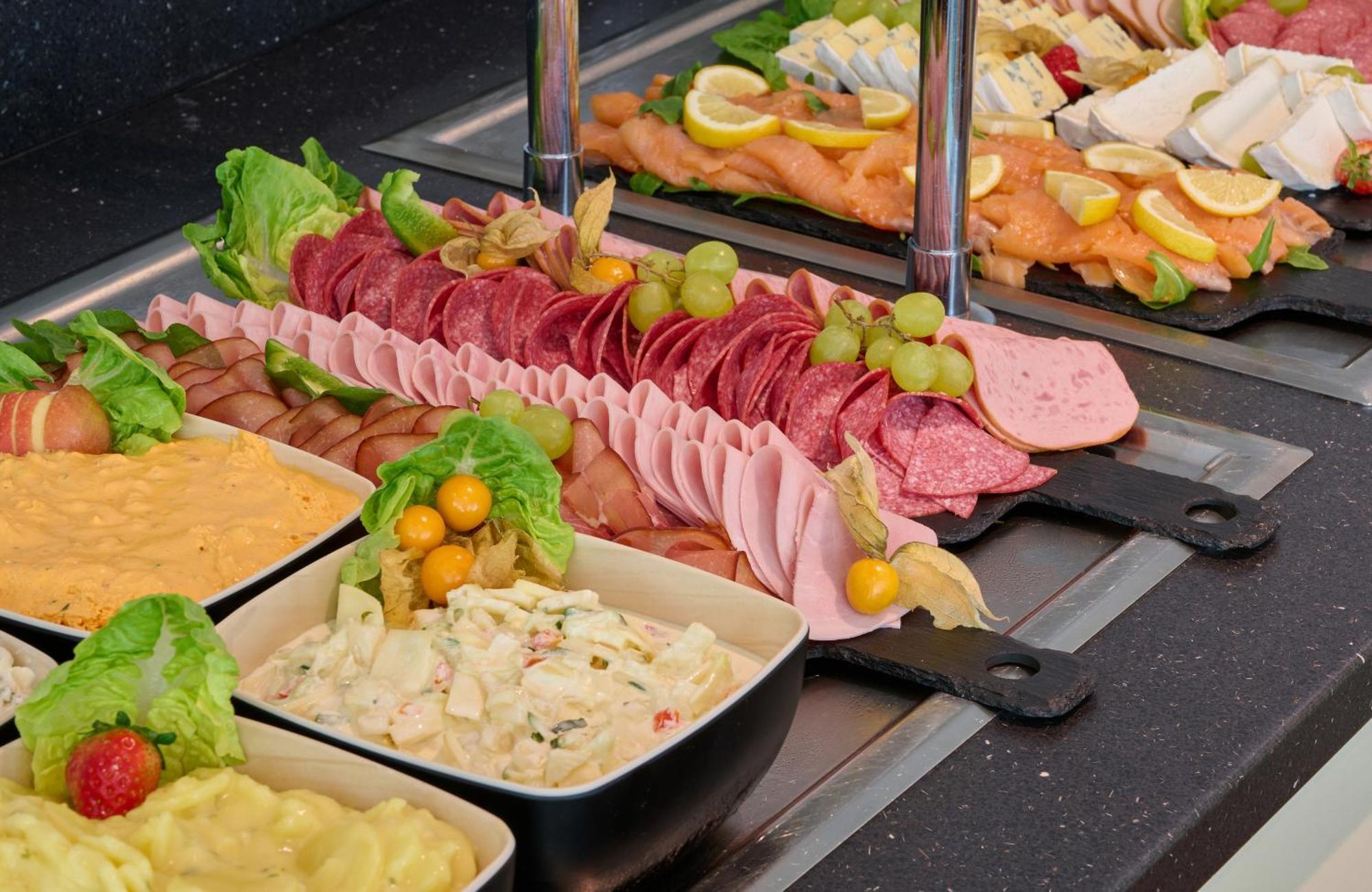 Leonardo Hotel&Residenz Muenchen Exterior foto Breakfast buffet